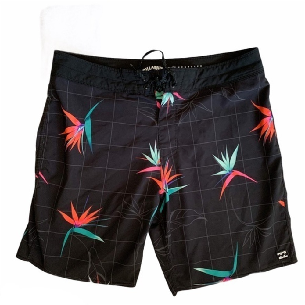 Billabong men’s black Hawaiian print board shorts